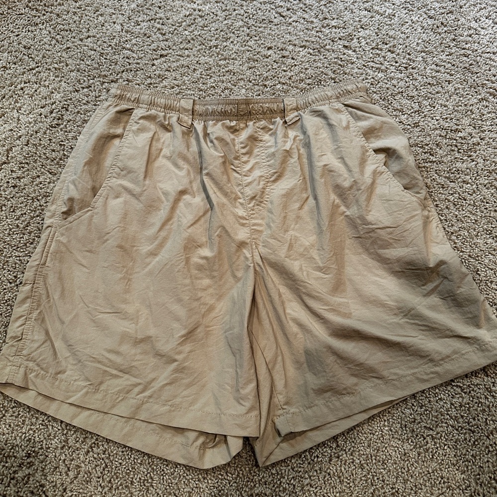 Columbia Tan khaki Shorts Lightweight Casual Wear